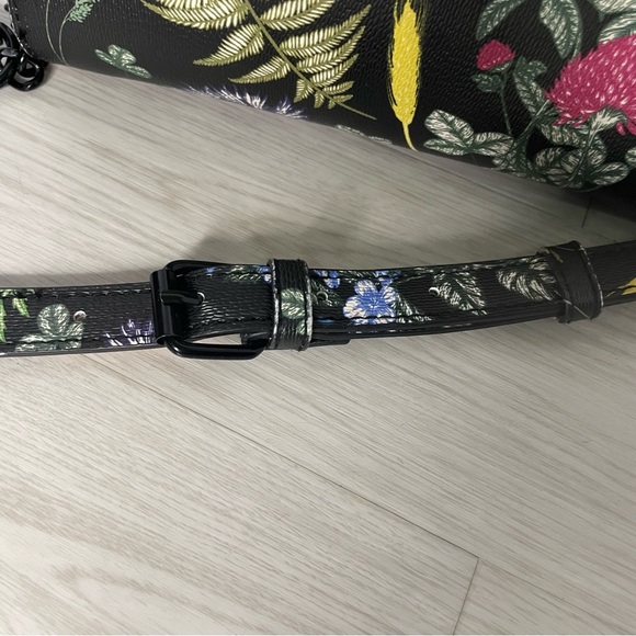 Steve Madden Black Floral Crossbody Chain & Adjustable Strap Zipper Closure EUC - Picture 6 of 11